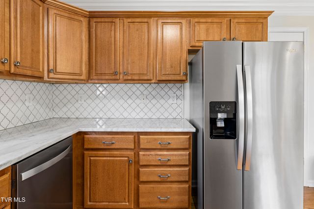 17 Taylor Ridge Court, Johnson City, TN 37601