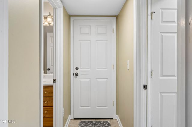 17 Taylor Ridge Court, Johnson City, TN 37601