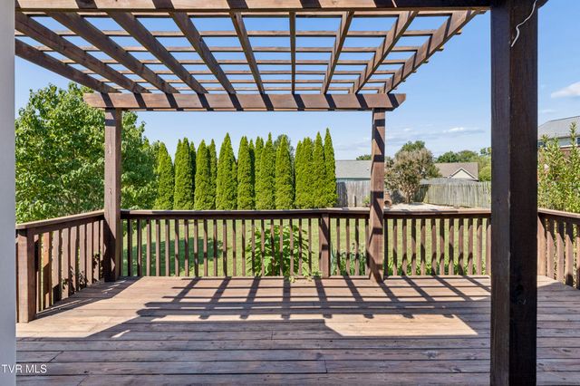 17 Taylor Ridge Court, Johnson City, TN 37601