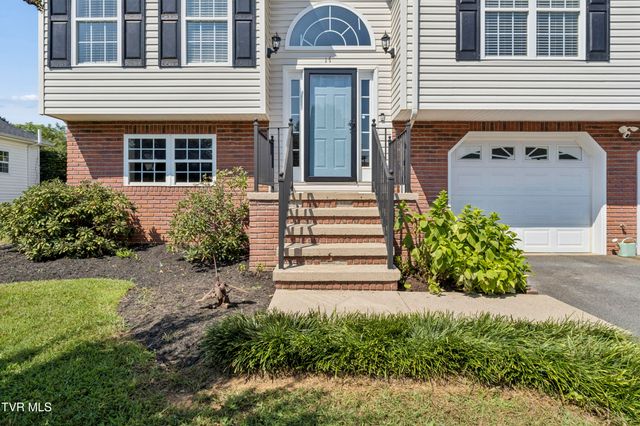 17 Taylor Ridge Court, Johnson City, TN 37601