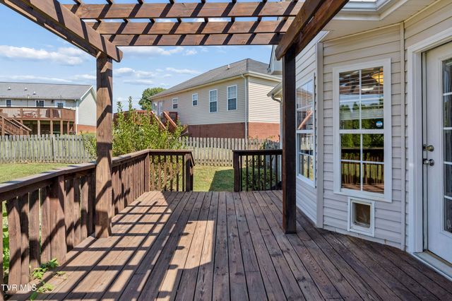 17 Taylor Ridge Court, Johnson City, TN 37601