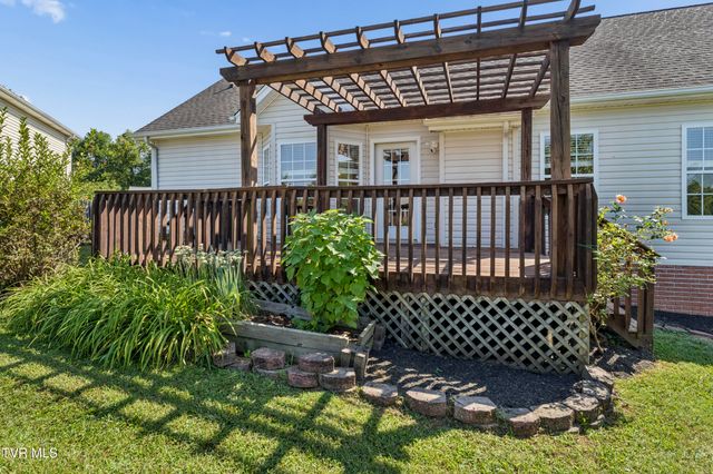 17 Taylor Ridge Court, Johnson City, TN 37601