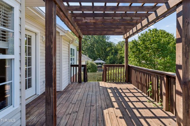 17 Taylor Ridge Court, Johnson City, TN 37601