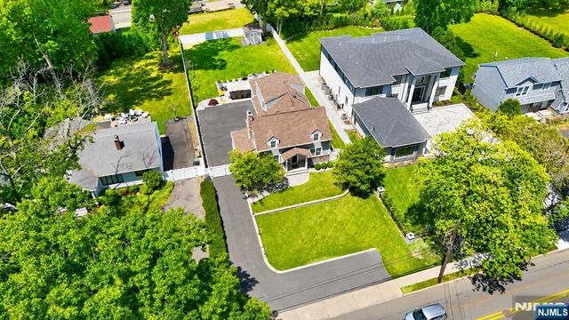 307 Farview Avenue, Paramus, NJ 07652