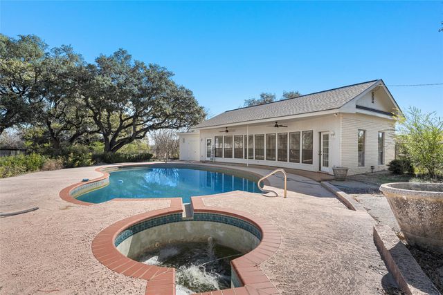 544 Lusk Creek Road, Eddy, TX 76524