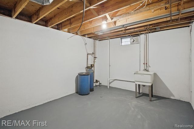 6620 Red Cedar Lane, West Bloomfield, MI 48324