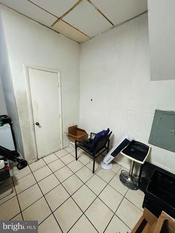 1000 N 43RD ST, Philadelphia, PA 19104