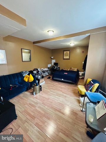 1000 N 43RD ST, Philadelphia, PA 19104