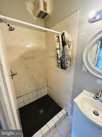 1000 N 43RD ST, Philadelphia, PA 19104