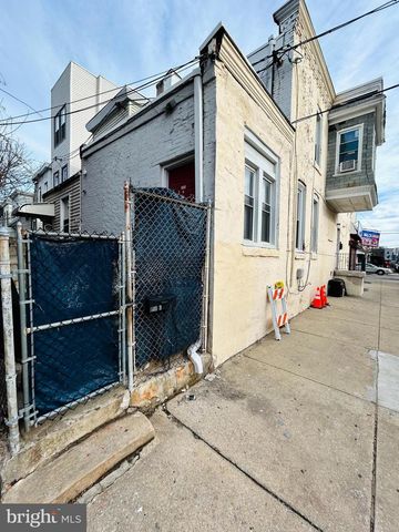 1000 N 43RD ST, Philadelphia, PA 19104