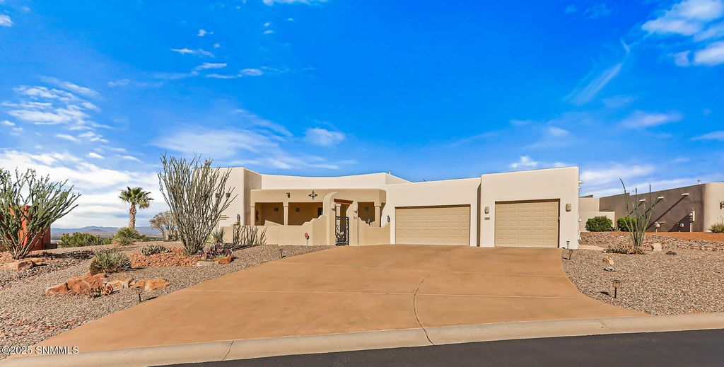 1220 Titania Court, Las Cruces, NM 88007