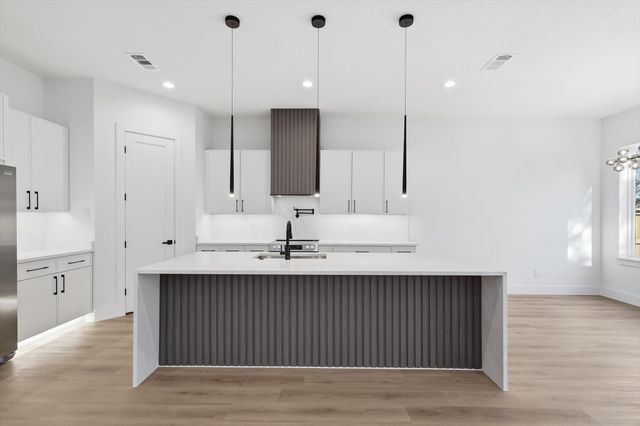 5810 Plum Dale Road, Dallas, TX 75241