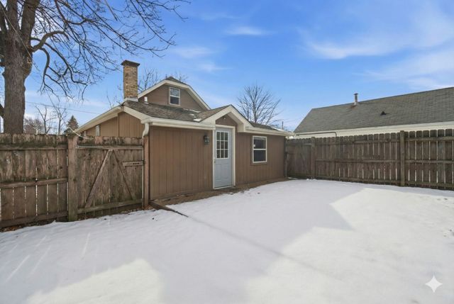 860 Parkway Avenue, Elgin, IL 60120