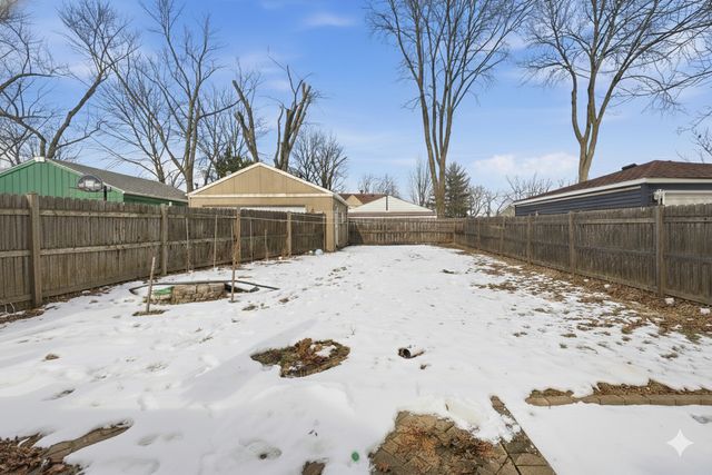 860 Parkway Avenue, Elgin, IL 60120