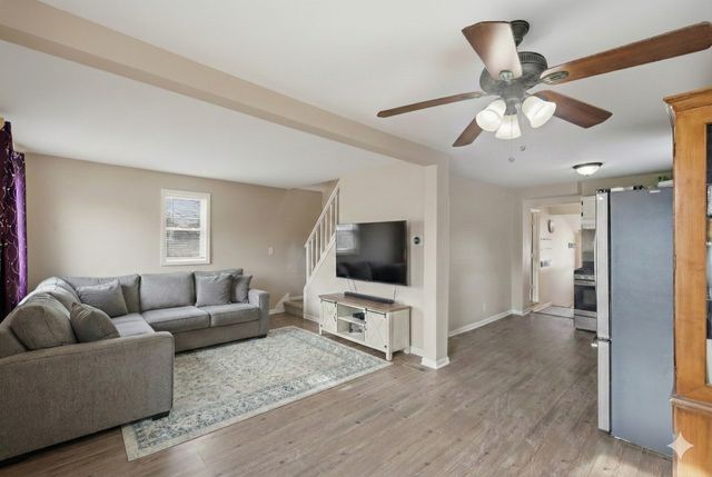 860 Parkway Avenue, Elgin, IL 60120