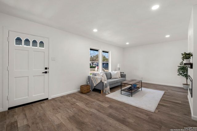 254 Kate Schenck, San Antonio, TX 78223