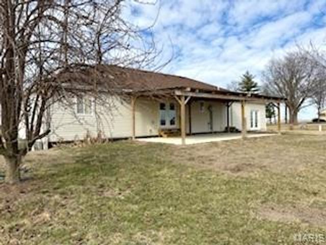 16328 Stolletown Road, Carlyle, IL 62231