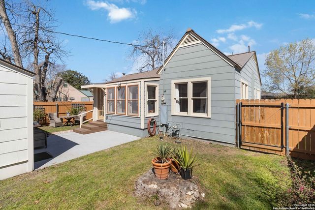 803 BISMARK ST, Seguin, TX 78155