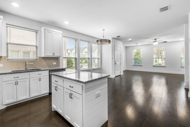 4611 Smokey Quartz Lane, Arlington, TX 76005