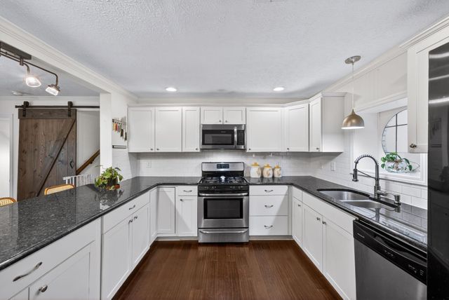 1765 Hayshed Rd, Charlotte, TN 37036