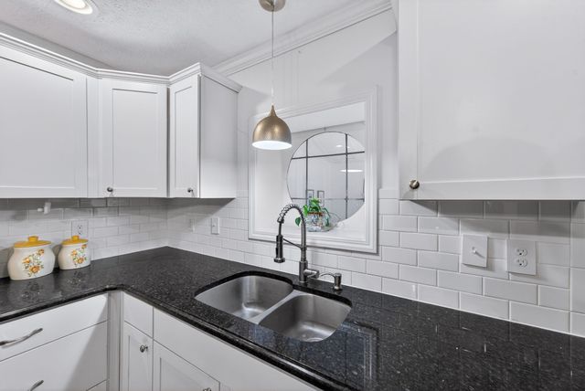 1765 Hayshed Rd, Charlotte, TN 37036