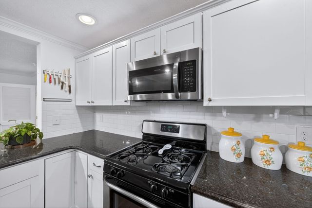 1765 Hayshed Rd, Charlotte, TN 37036