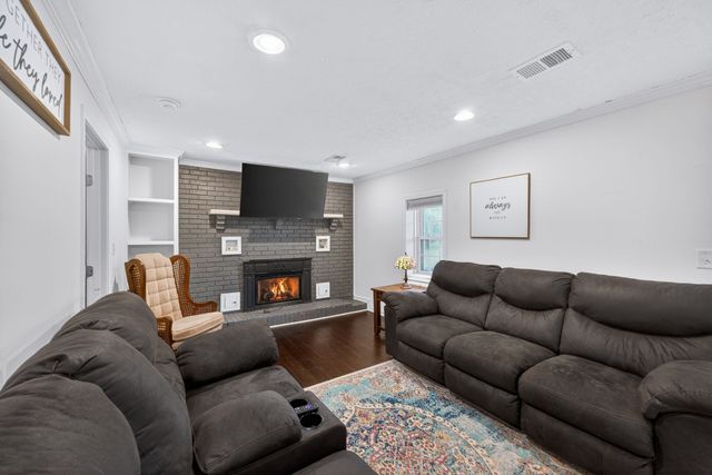 1765 Hayshed Rd, Charlotte, TN 37036
