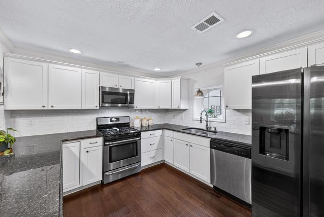 1765 Hayshed Rd, Charlotte, TN 37036