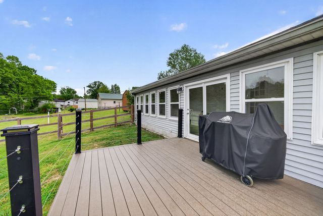 1765 Hayshed Rd, Charlotte, TN 37036