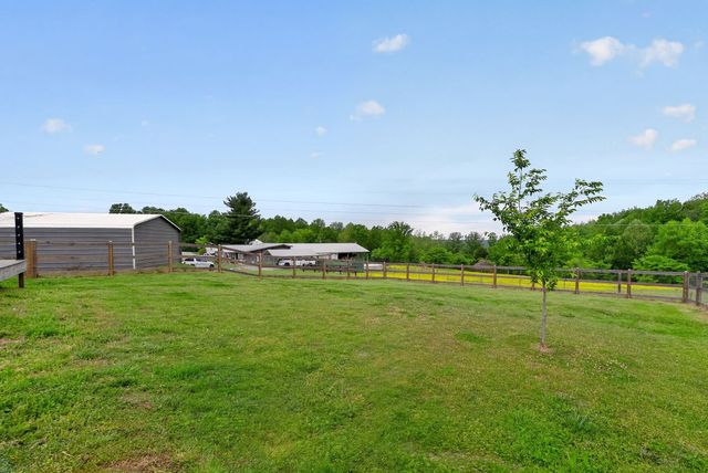1765 Hayshed Rd, Charlotte, TN 37036