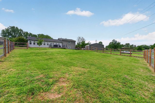 1765 Hayshed Rd, Charlotte, TN 37036