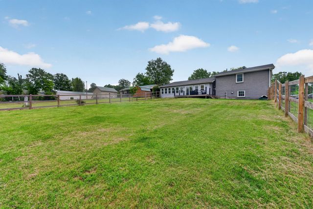 1765 Hayshed Rd, Charlotte, TN 37036