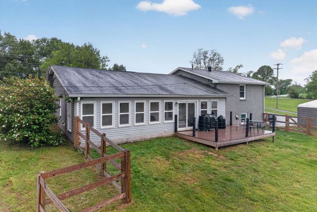 1765 Hayshed Rd, Charlotte, TN 37036