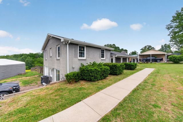 1765 Hayshed Rd, Charlotte, TN 37036