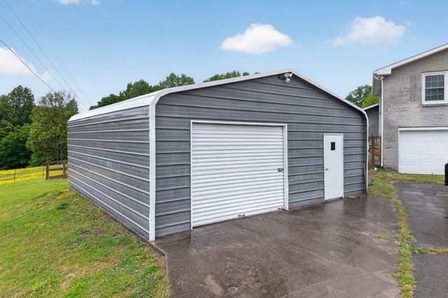 1765 Hayshed Rd, Charlotte, TN 37036