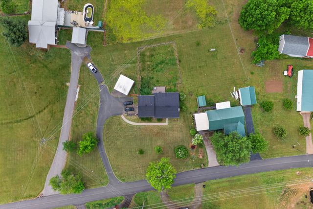 1765 Hayshed Rd, Charlotte, TN 37036