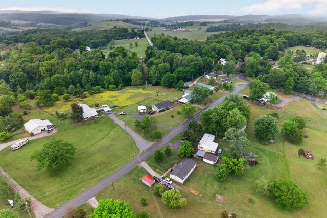 1765 Hayshed Rd, Charlotte, TN 37036