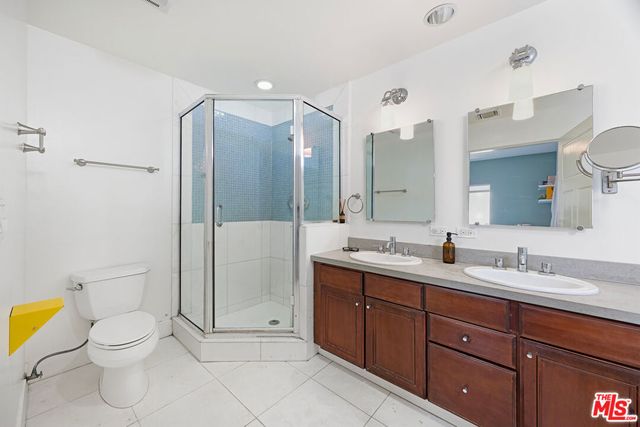 11831 Avon Way 202, Los Angeles, CA 90066