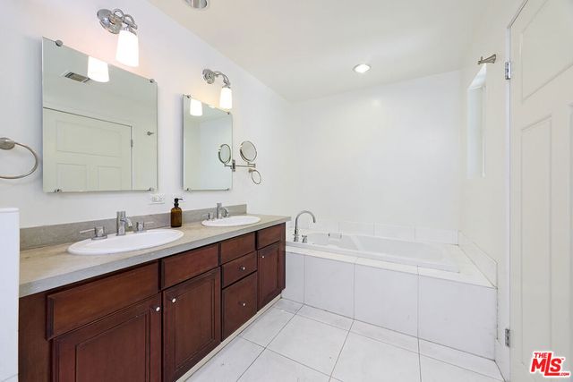 11831 Avon Way 202, Los Angeles, CA 90066