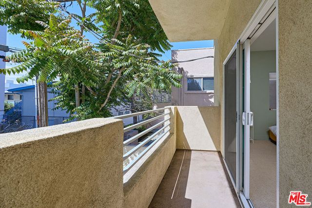 11831 Avon Way 202, Los Angeles, CA 90066