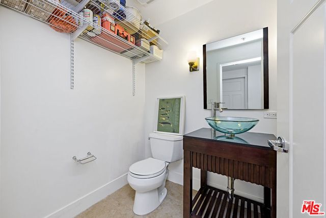 11831 Avon Way 202, Los Angeles, CA 90066