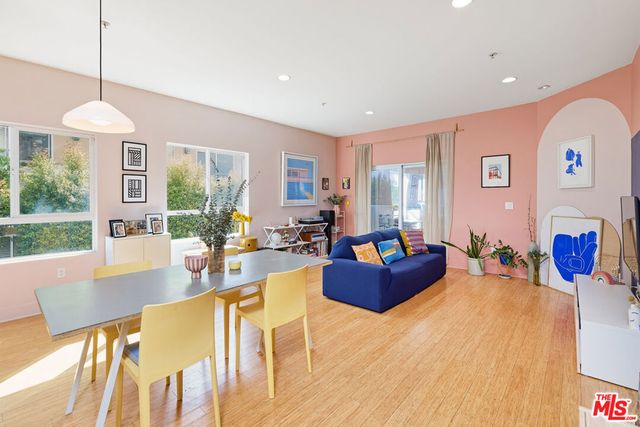 11831 Avon Way 202, Los Angeles, CA 90066