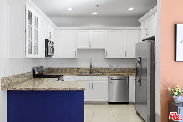 11831 Avon Way 202, Los Angeles, CA 90066