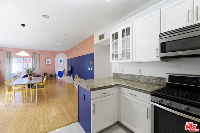 11831 Avon Way 202, Los Angeles, CA 90066