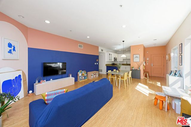 11831 Avon Way 202, Los Angeles, CA 90066
