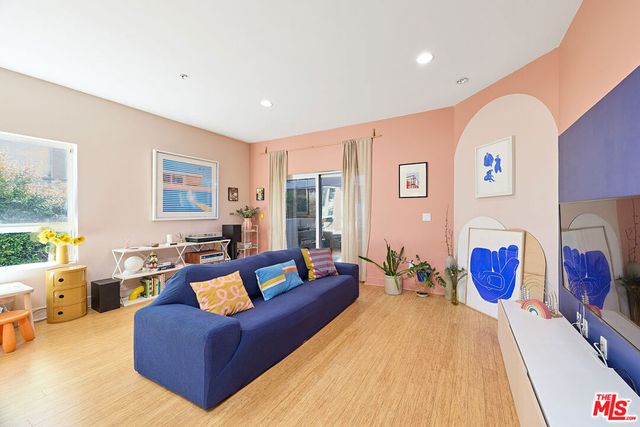 11831 Avon Way 202, Los Angeles, CA 90066