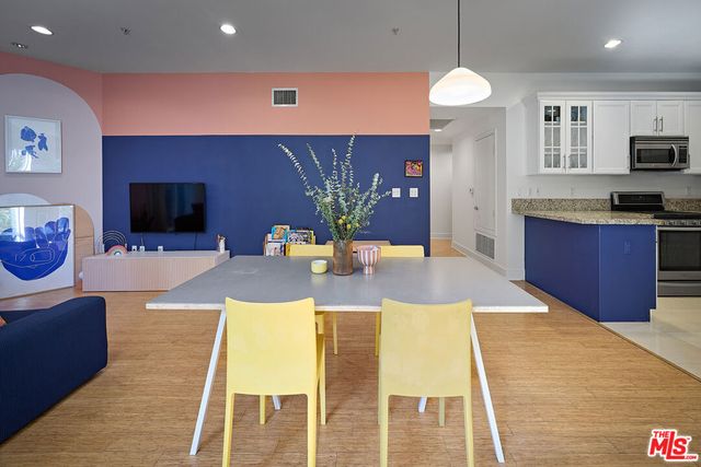 11831 Avon Way 202, Los Angeles, CA 90066
