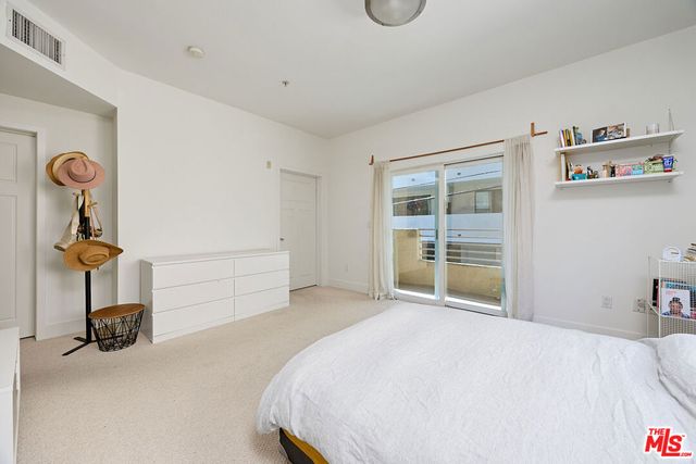 11831 Avon Way 202, Los Angeles, CA 90066