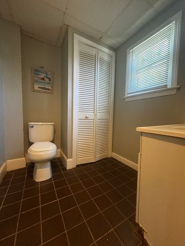 39 Acton St, Springfield, MA 01151