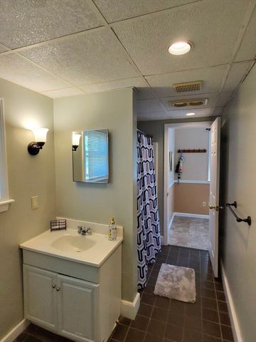 39 Acton St, Springfield, MA 01151